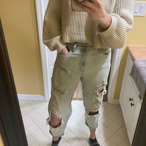 Adorable and stylish boyfriend jeans!